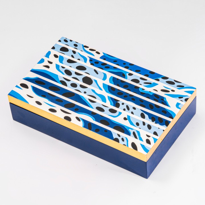  Rectangular lacquer box with blue leopard 31*19cm
